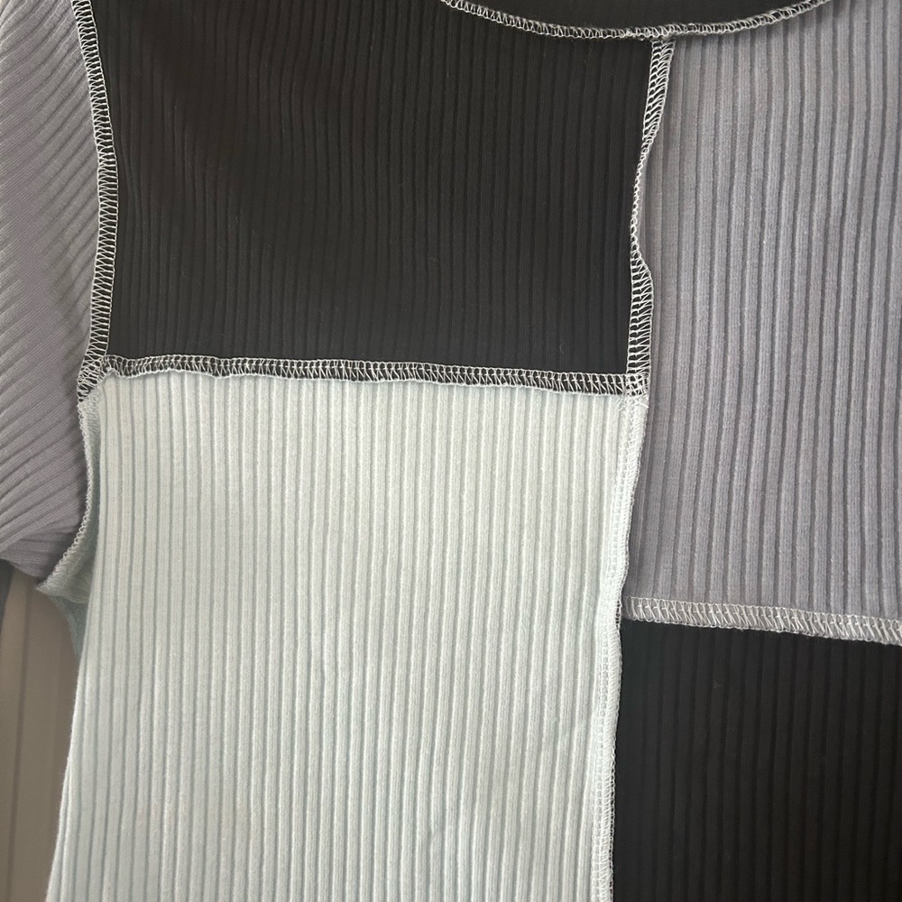 Colorblock Long Sleeve Ribbed Top - Picture 2 of 3
